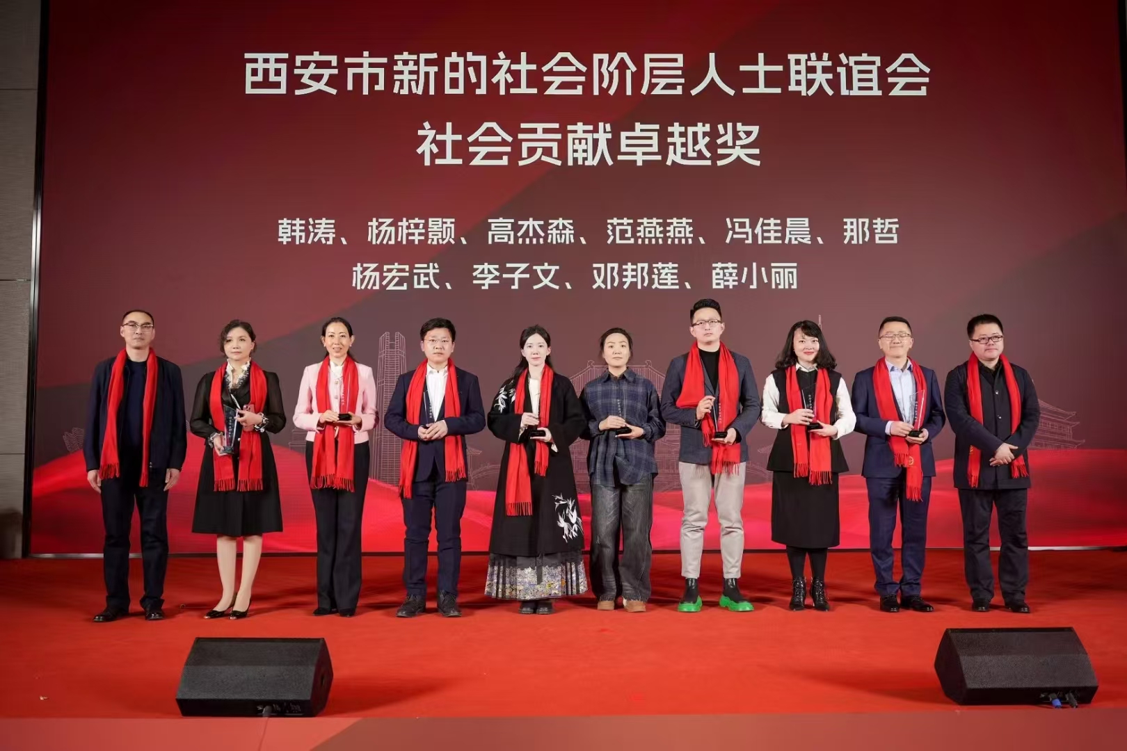 热烈祝贺西安联邦口腔医院邓邦莲院长荣获市级新阶层人士“社会贡献卓越奖”